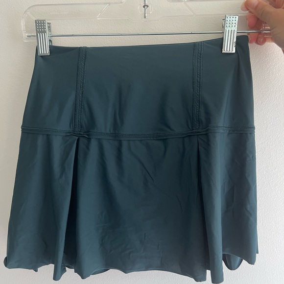 Lululemon Lost in the Pace Skirt in Submarine - Picture 2 of 4